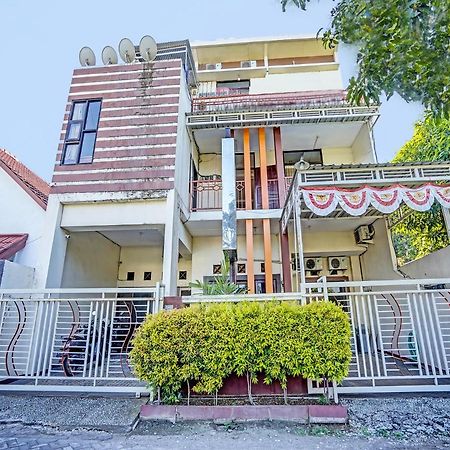 Oyo 91587 Griya Buah De5 Syariah Hotel Sidoarjo Kültér fotó